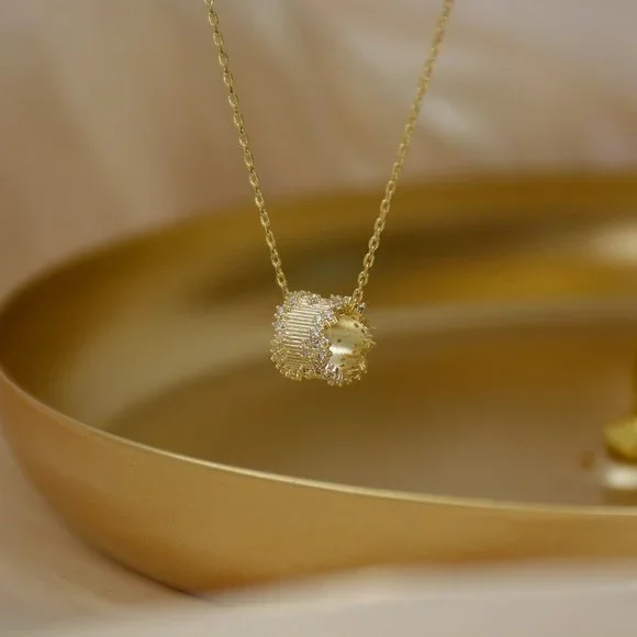 NEW 14k Gold Plated Round Diamond Geometric Textured Pendant Necklace - Picture 4 of 7